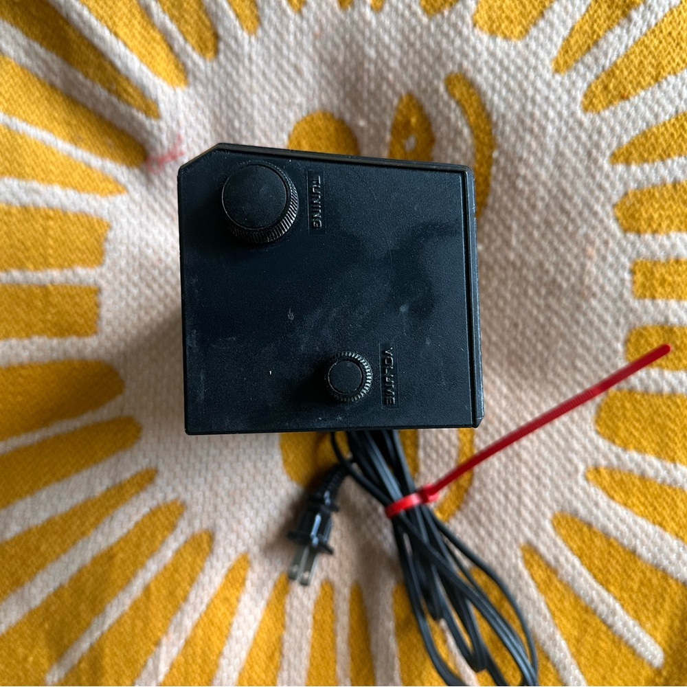 VINTAGE MODERN DIGITAL CLOCK RADIO 📻 - Picture 3 of 4